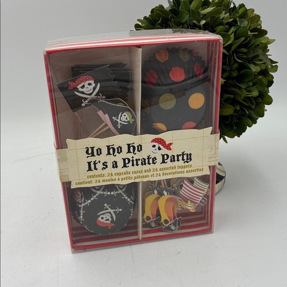 Williams Sonoma Halloween Pirate Cupcake Kit - Orange and Black